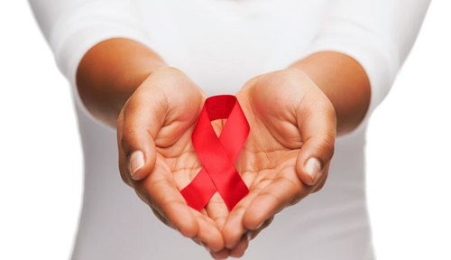 沉默中的抉择 一位21岁HIV感染者的内心独白与卫生安全行动指南